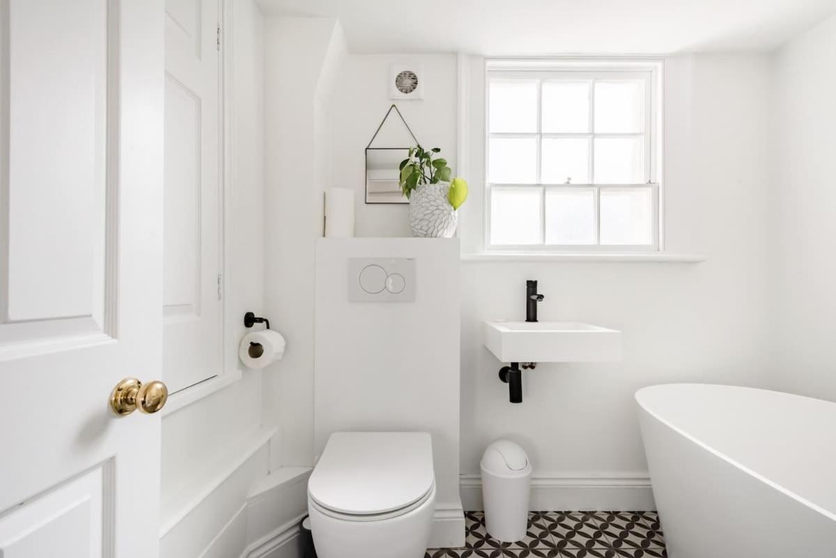 Central Georgian Townhouse With Free Parking Bath Buitenkant foto