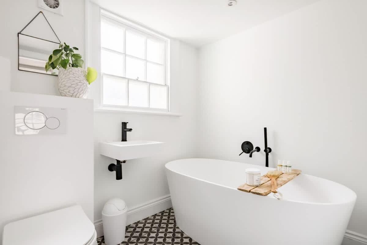 Central Georgian Townhouse With Free Parking Bath Buitenkant foto